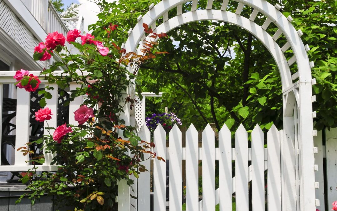 What to Consider When Hiring a Residential Fencing Contractors in Machesney Park, IL