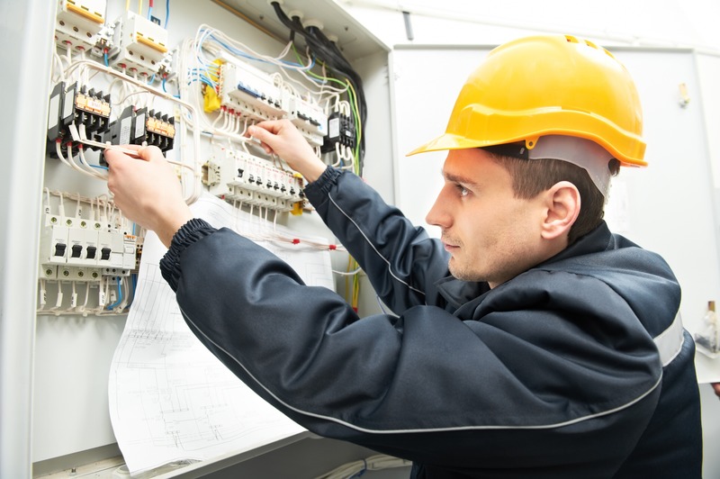How an Electrician Chicago IL Can Help You Solve Common Home Electrical Problems Fast